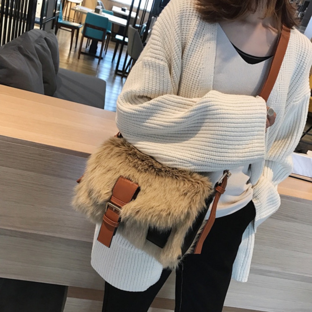 1 left!!! Faux shaggy fur crossbody bag - Picture 2 of 7